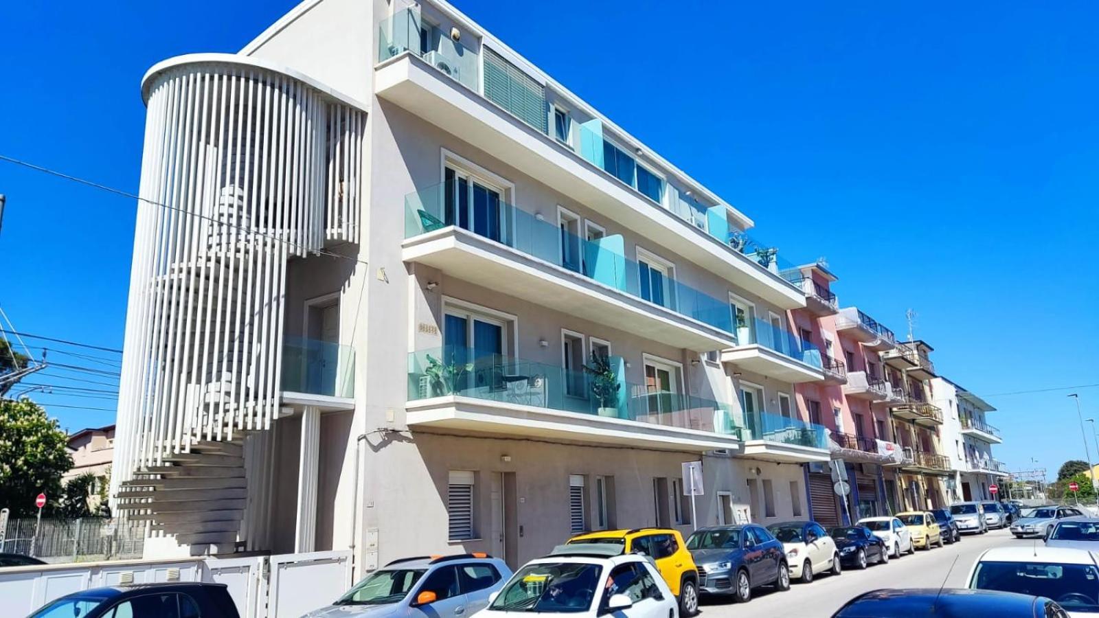 Апартаменты A Due Passi Dal Mare Чивитанова-Марке Экстерьер фото